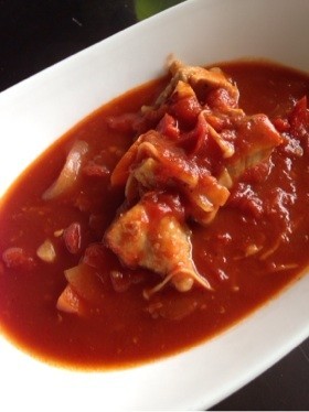 トマト缶でチキンのトマト煮込み