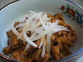 ビールがすすむ♪カレーもつ煮込み