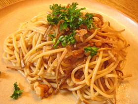 ごぼうとくるみの秋パスタ