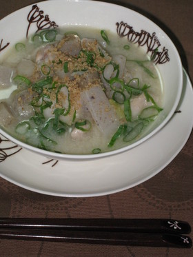 鶏と根野菜のごま味噌汁