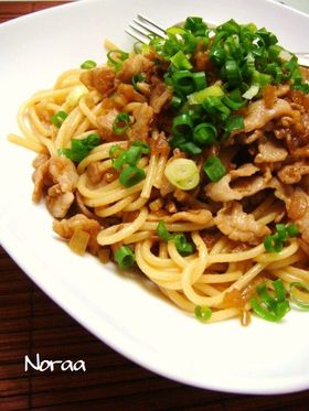 豚バラとセロリのにんにく醤油パスタ