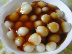 今日のおやつはみたらし団子