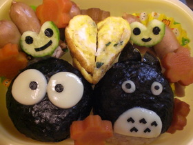 *トトロとまっくろくろすけ*キャラ弁*