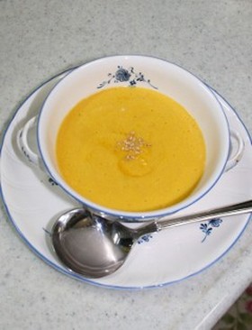 体にやさしいカボチャと豆腐のスープ