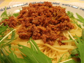 挽肉と水菜のピリ辛パスタ