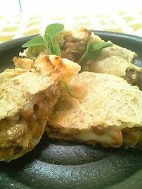 油揚げでｶﾘｶﾘ＊納豆の巾着焼き