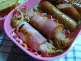お弁当に♡もやしとベーコンのくるくる♡