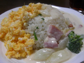 具だくさんホワイトソースオム