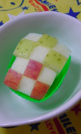 お弁当に♪りんごの飾り切り◇格子◇