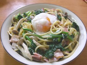 ほうれん草とベーコンのクリームパスタ