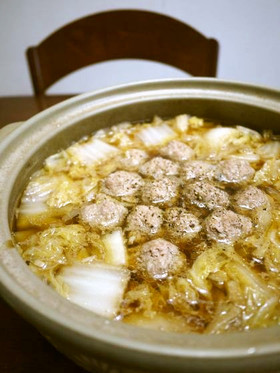 *冬の定番*肉団子と白菜の鍋♪