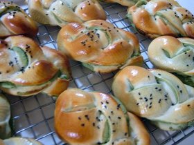 三つ編み青汁あんパン