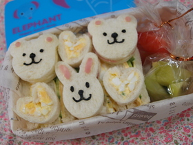くまとうさぎのサンドイッチ(キャラ弁)