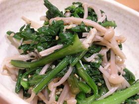 春菊とえのきのにんにく胡麻和え　