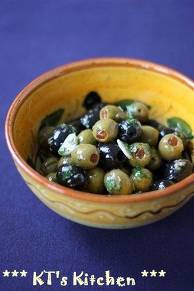 ワインのお供に✫オリーブのハーブマリネ