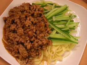 ジャージャー麺