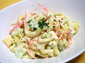 セロリとチーズのパスタサラダ