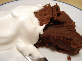 卵と板チョコだけ！超★簡単チョコケーキ