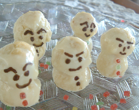 Xマスケーキの飾り☆プチシュー雪だるま♪