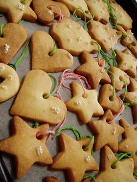 サクサクのクリスマスオーナメントクッキー