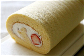 ふわふわ幸せな簡単ミルキーロールケーキ