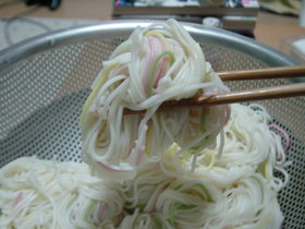 ゆでたそうめんの巻き方