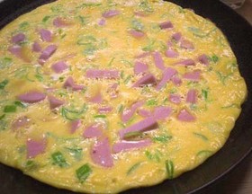 おさかなソーセージとネギの卵焼き