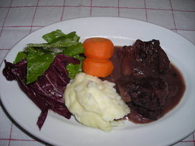 牛肉の赤ワイン煮