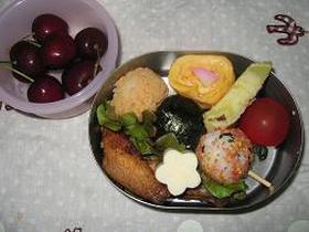 3色だんご風のお弁当　キャラ弁