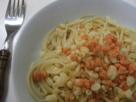 超絶手抜き　鮭フレークと天かすのパスタ