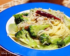 ブロッコリーとシラスのペペロンチーノ