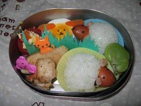 カップに入ったひつじちゃん弁当　キャラ弁