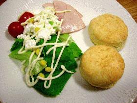 はなびし草のプレーンスコーンとサラダの朝食