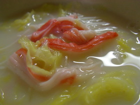 白菜とカニカマの豆乳スープ