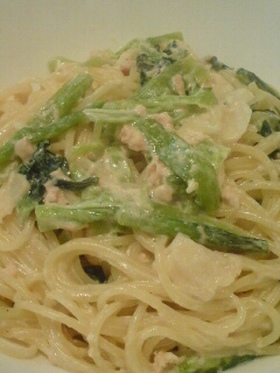 青菜とサーモンのクリームパスタ