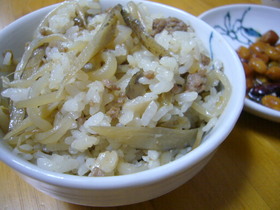 もやし・ごぼう・ひき肉で混ぜご飯！