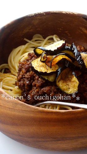 揚げ茄子と挽肉の辛味ミートパスタ