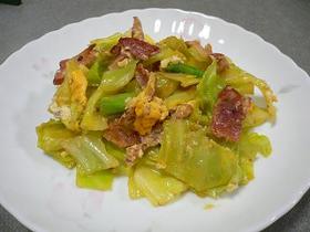 キャベツとベーコンの卵とじ