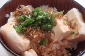 簡単美味しい朝ごはん♪豆腐じゃこご飯