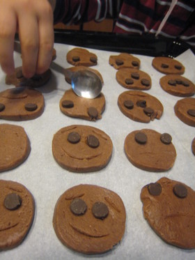 子供のおやつ 作ろうよ!お顔のクッキー