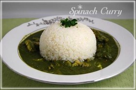 見た目鮮やか♪簡単ほうれん草カレー