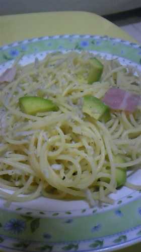アボガドとしらすのあっさりパスタ