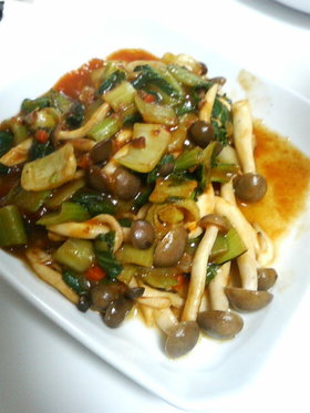 青梗菜としめじのミートソース炒め