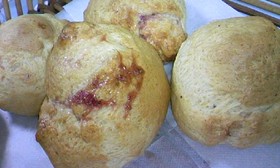 ホットケーキミックスでイチゴスコーン