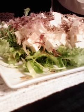 カリカリ小女子と豆腐のサラダ