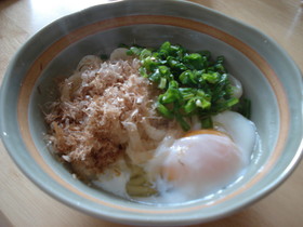 簡単☆ぶかっけうどん♪温泉卵のせ