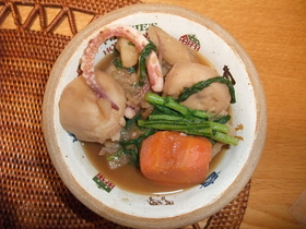 春菊が香る 里芋とにんじんの煮物