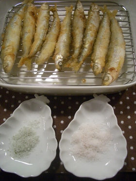 （桜）塩で頂く～わかさぎの唐揚げ