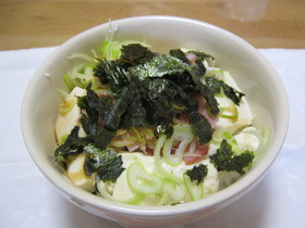 一人ご飯に。簡単☆豆腐ベーコン丼