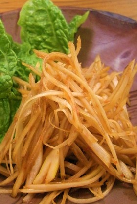 付け合わせやアテに♪ごぼうと白葱のピリ辛